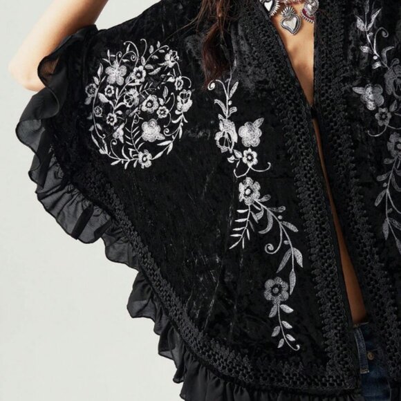 BOUTIQUE CRUSHED VELOUR EMBROIDERED AND RUFFLE TRIM CAPELET - Picture 5 of 10